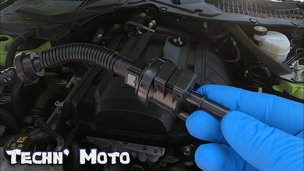 P0496 EVAP high purge flow fault - mechanic inspecting fuel vapor purge valve