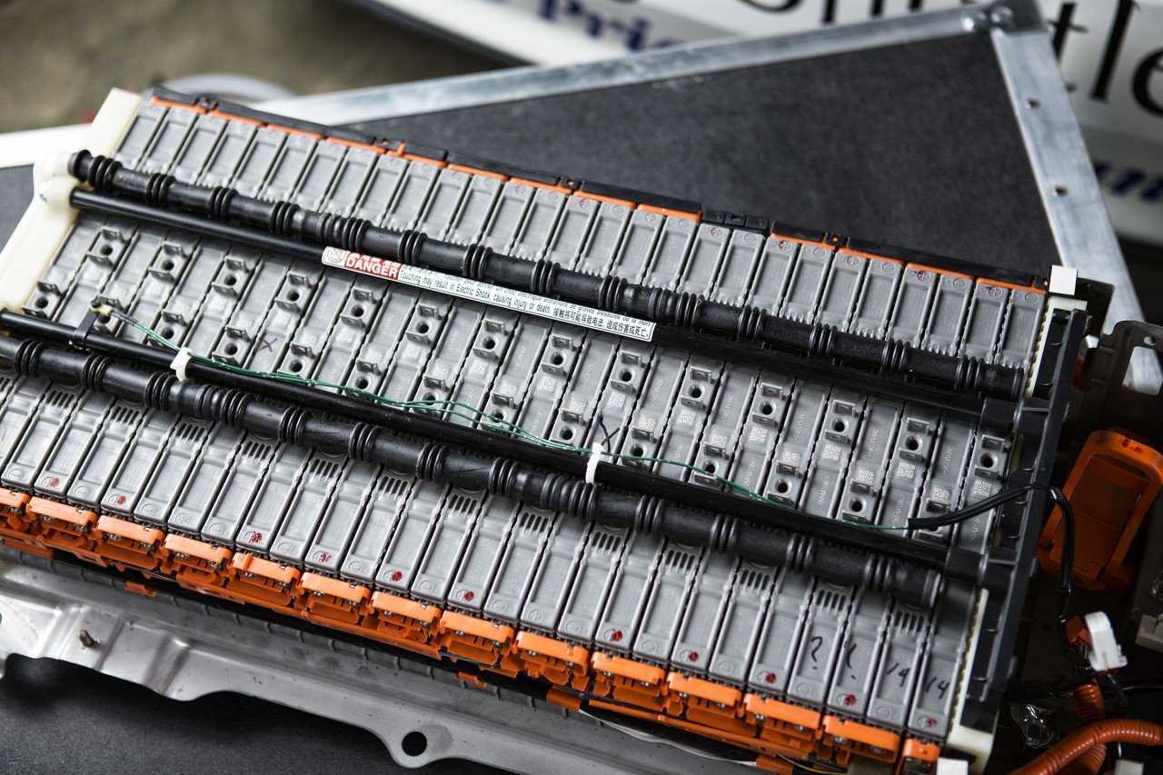 Hybrid Battery Reconditioning Worth It? Pros, Cons, and Savings