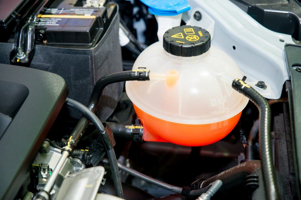 When to Change Coolant: Essential Signs and Maintenance Tips